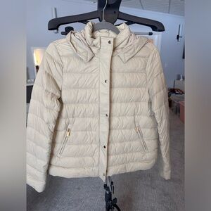 Zara Down Fill Women Cream Puffer Jacket Perfect for Spring
